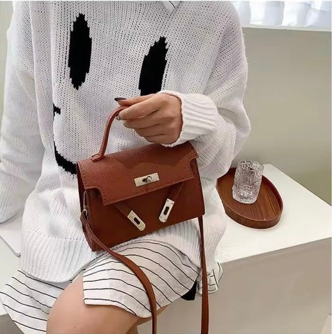 Mini Sac de Luxe – L’Élégance à Portée de Main